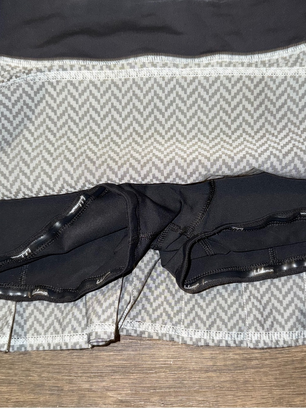 Lululemon Run Pace Setter Skirt 4-way Stretch Herringbone Black/White Size 8 - Picture 5 of 5